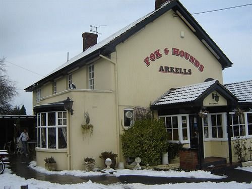 The Fox & Hounds Hotel สวินดอน ภายนอก รูปภาพ